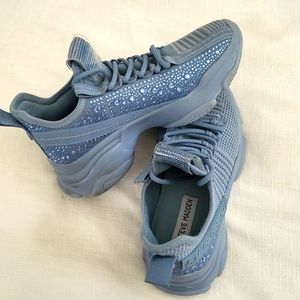 Blue 6.5 Steve madden tennis shoes